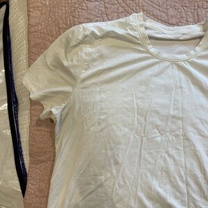 Vuori short sleeve feather tee